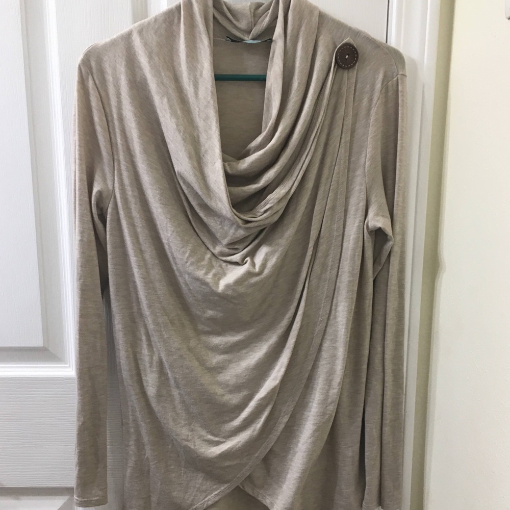 NWOT Beige side button Top 🔥 SOOO cute🥰